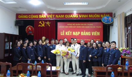Chi bộ Viện KSND quận Hai Bà Trưng tổ chức Lễ kết nạp Đảng viên mới